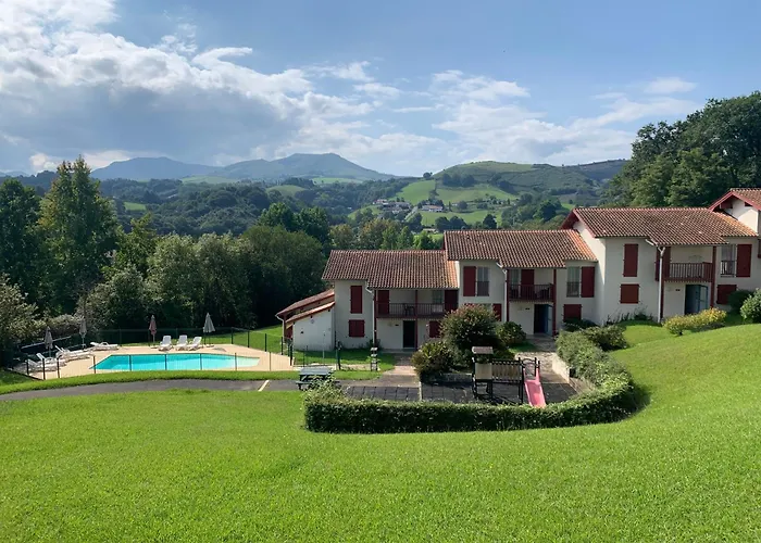 Hosta Piscine Vue Montagnes